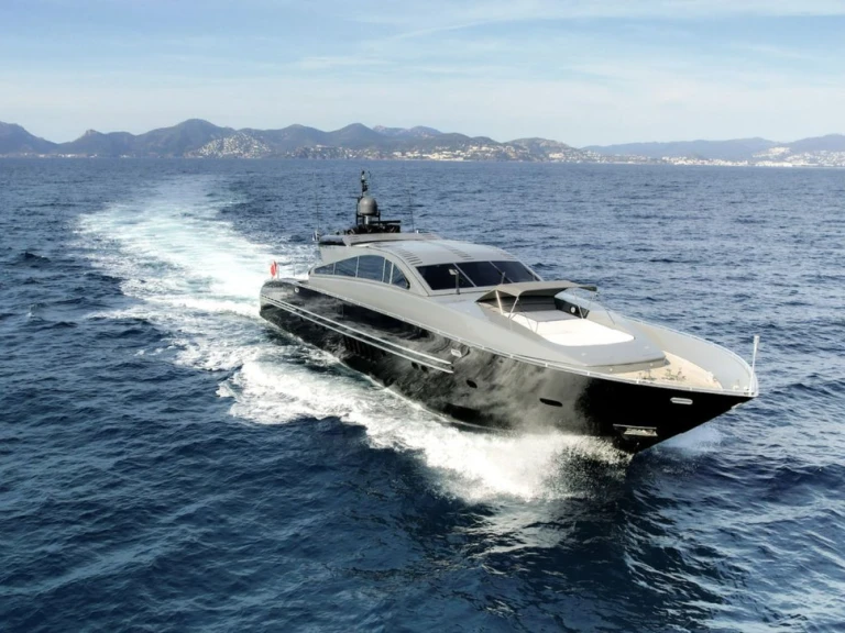 Hire Luxury Yacht with or without skipper Cantieri di Arno Cannes