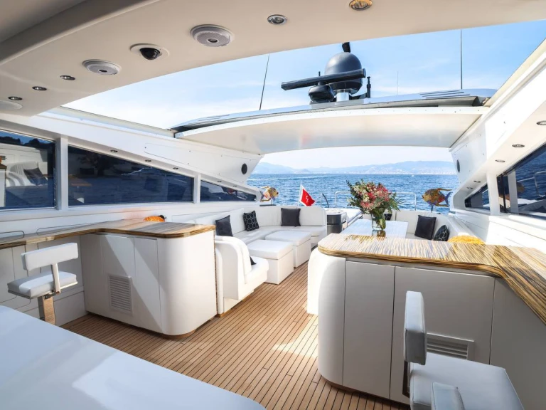 Luxury Yacht to hire Cannes at the best price