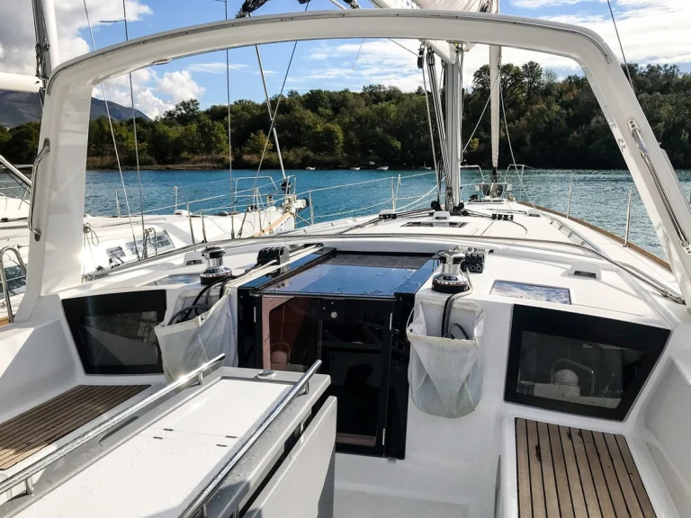 Hire a Bénéteau Oceanis 45 Mrčevac