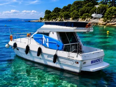 Motorboat hire in Cannes - Ferretti 34
