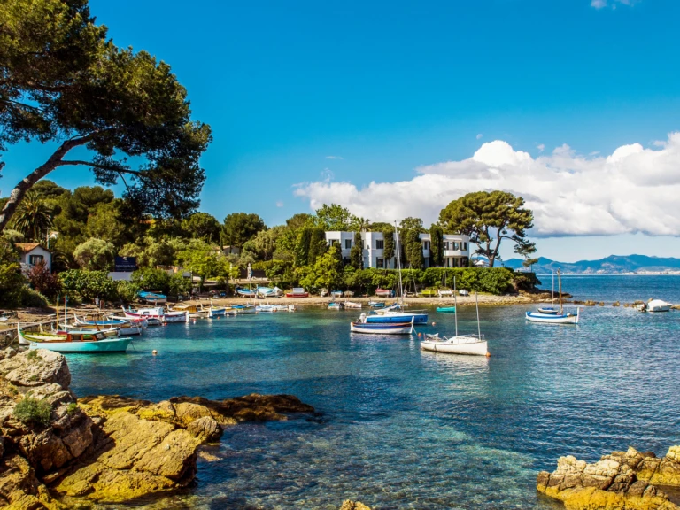 Hire Motorboat with or without skipper Ferretti Cannes