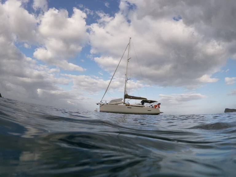 Jeanneau Jeanneau Sun Odyssey 389 charter bareboat or skippered in  Le Marin