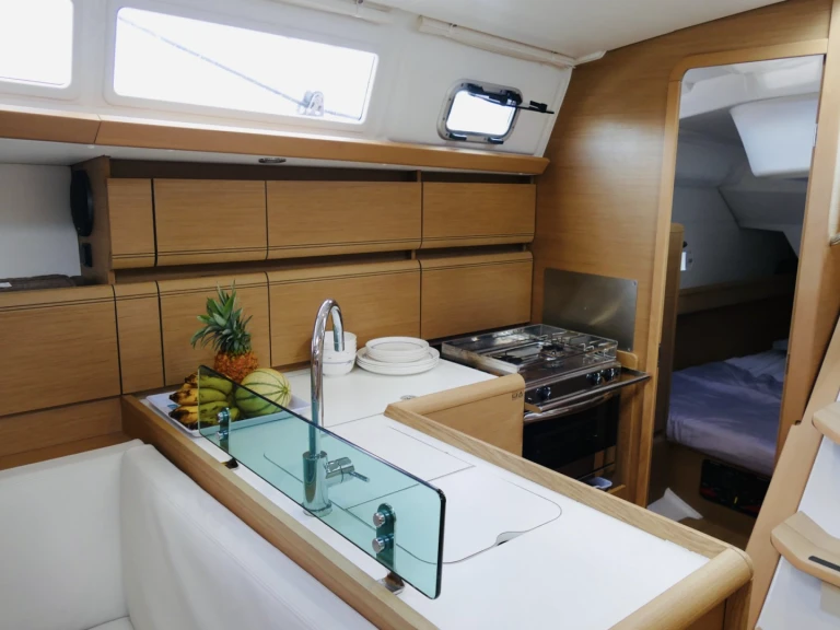 Yacht charter Le Marin - Jeanneau Jeanneau Sun Odyssey 389 on SamBoat