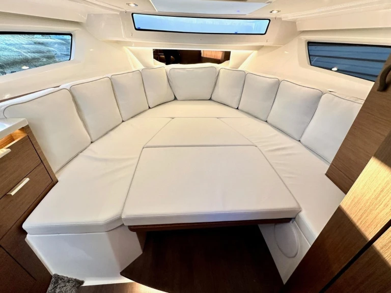 Motorboat hire in Castellammare di Stabia - Jeanneau Cap Camarat 10.5 WA
