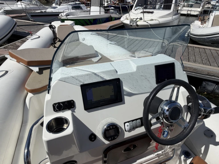 Hire a Zodiac Medline 7.5 Arcachon