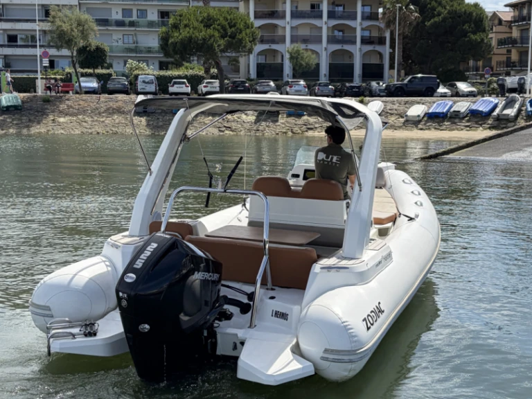 Hire RIB Zodiac with a boat licence