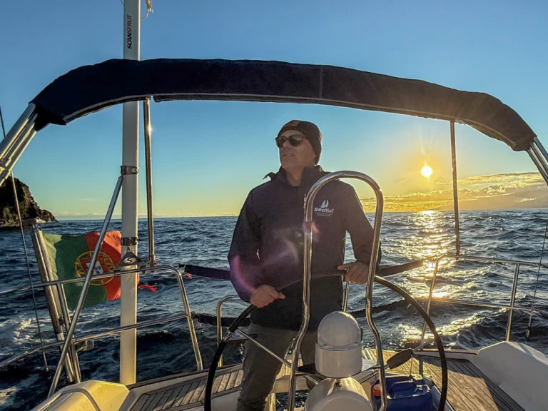 Charter a Dufour Dufour 325 Grand Large in Caniçal on Samboat