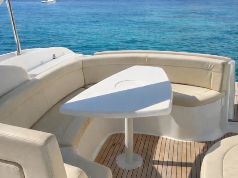 Hire Motorboat with or without skipper Jeanneau Cannes