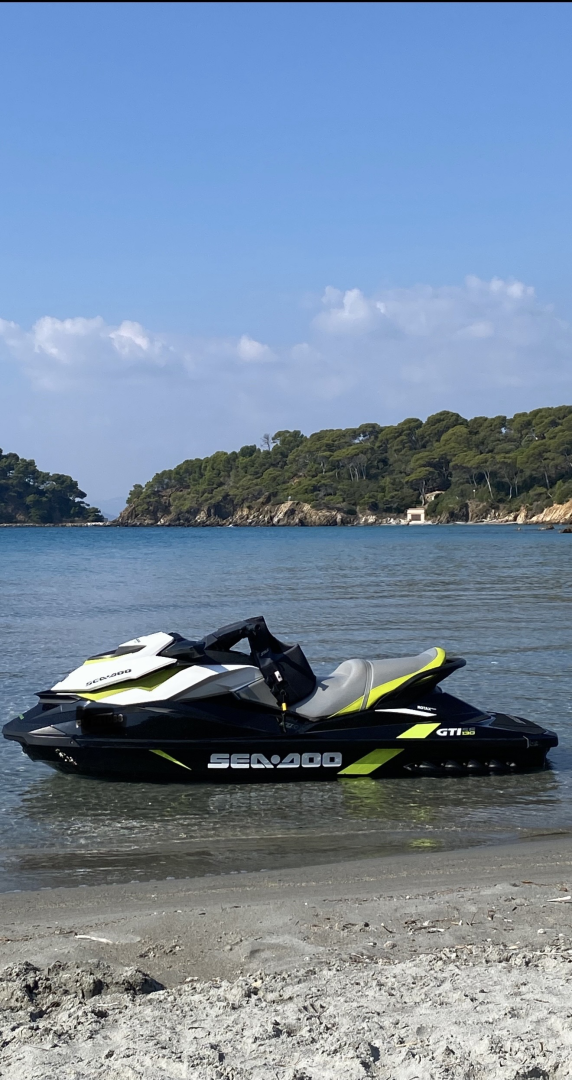 Yacht hire La Londe-les-Maures cheap GTI 130