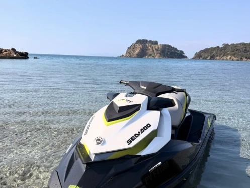 Jet ski hire in La Londe-les-Maures - Sea-Doo GTI 130