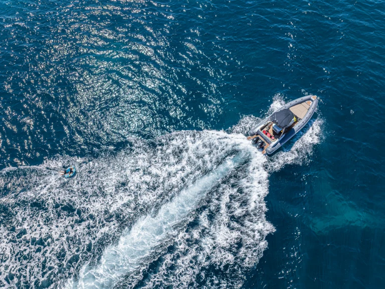 Charter a Italboats Stingher 28GT Lux in Altea on Samboat