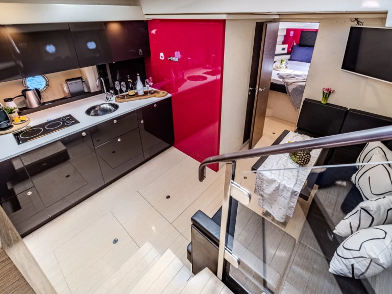 Hire Luxury Yacht with or without skipper Cranchi Split