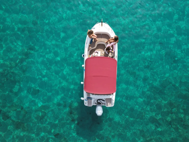 Motorboat to hire Zaton Mali at the best price