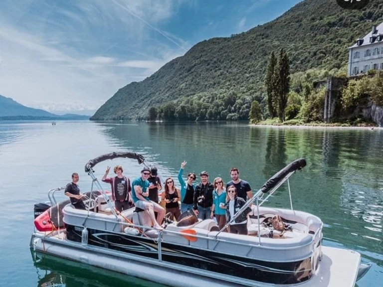 Hire Motorboat with or without skipper Smoker Craft Inc Aix-les-Bains