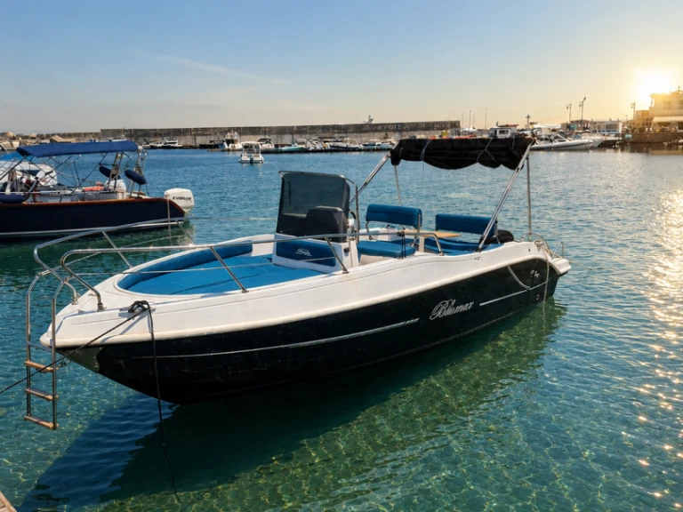Hire a Blumax Blumax 23 open Taormina