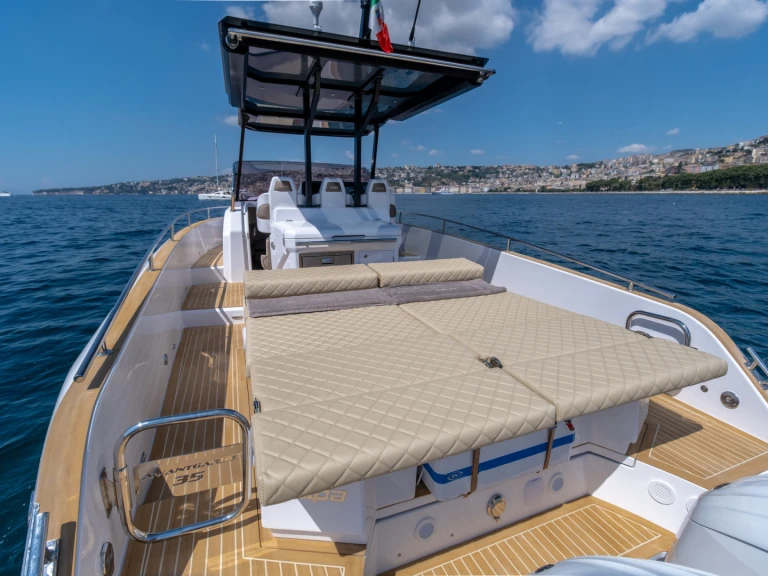 Yacht hire Cannes cheap AVANTGARDE 1.1