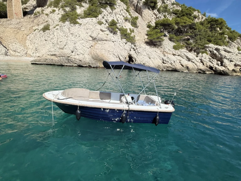 Hire Luxury Yacht Prusa Marine with a boat licence