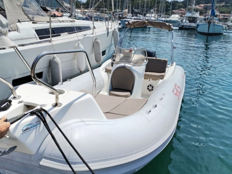 Yacht charter Les Salins d'Hyères - Sacs Sacs S 640 on SamBoat