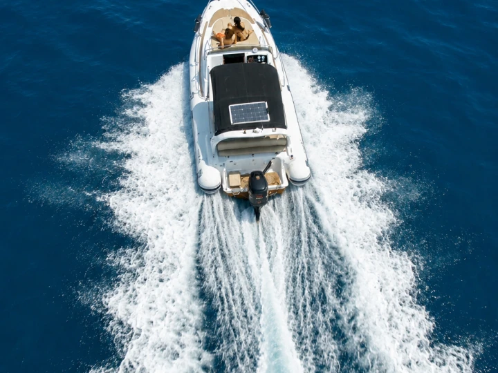 Hire RIB Nuova Jolly with a boat licence