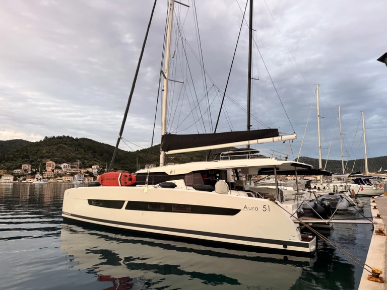 Catamaran to hire Préveza at the best price