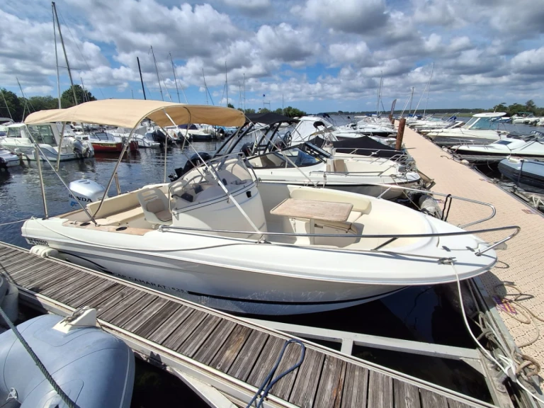 Hire a Jeanneau Cap Camarat 625 Sanguinet