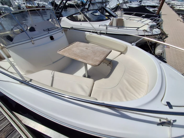 Yacht charter Sanguinet - Jeanneau Cap Camarat 625 on SamBoat