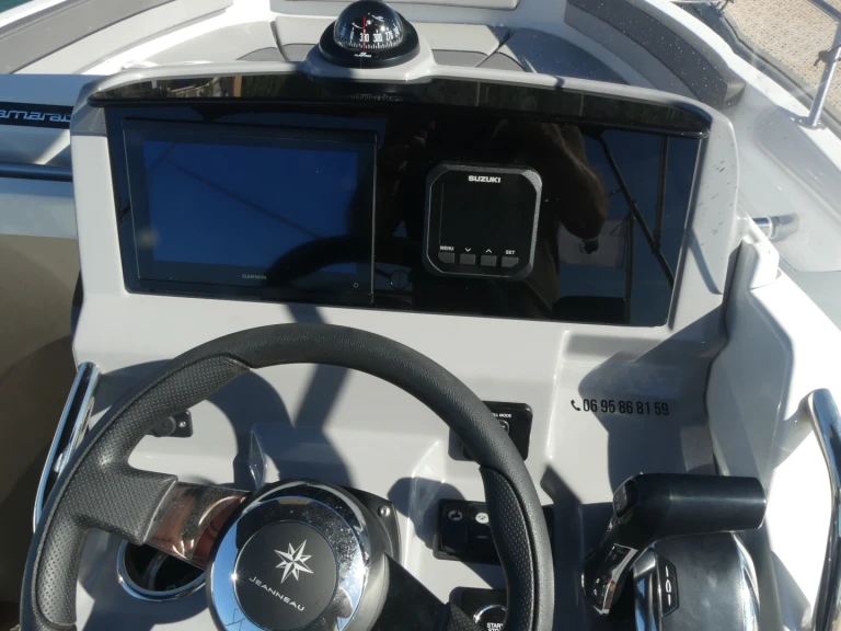 Yacht hire Porto-Vecchio cheap Cap Camarat 6.5 CC Serie 3