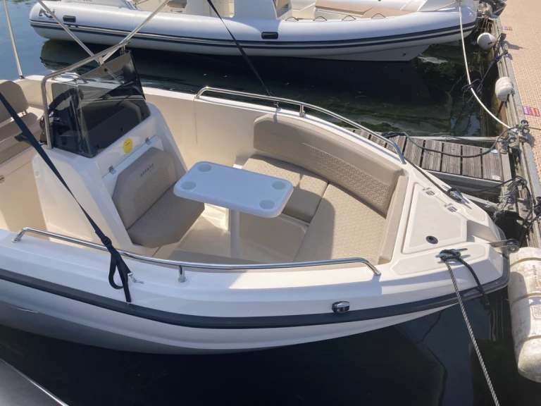 Motorboat to hire Sanguinet at the best price