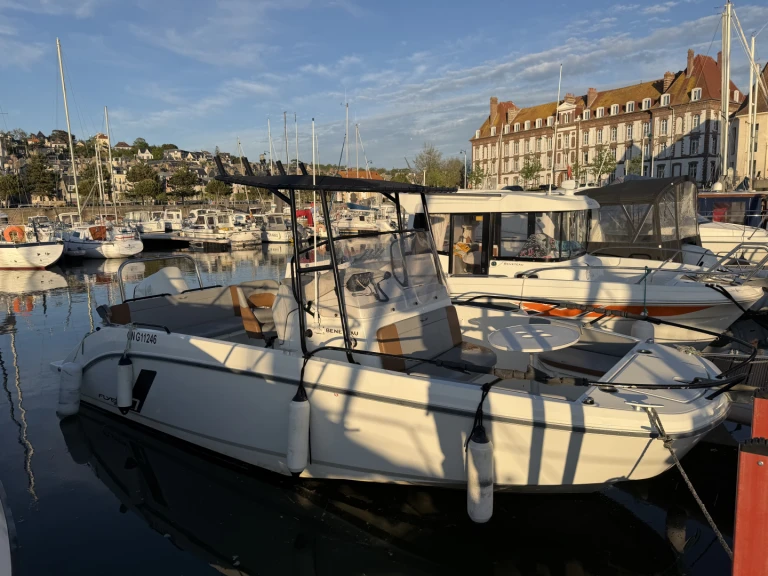 Charter a Bénéteau Flyer 7 in Deauville on Samboat