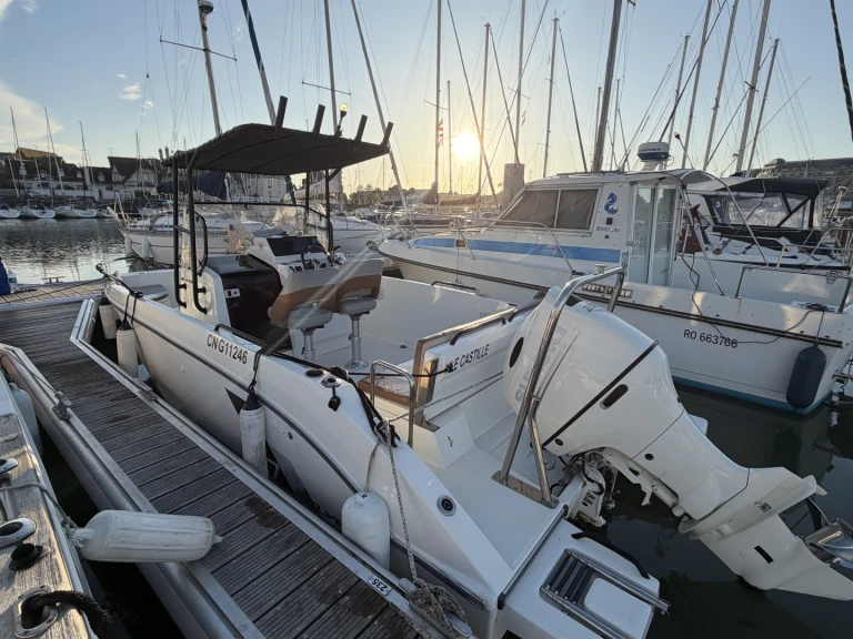 Hire Motorboat Bénéteau with a boat licence