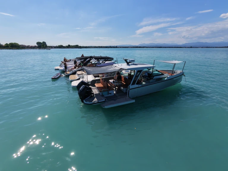 Hire Motorboat Saxdor with a boat licence