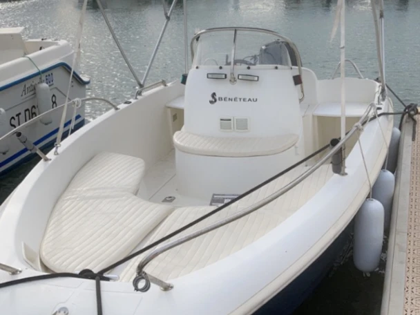 Motorboat hire in France - Bénéteau Flyer 500 Open
