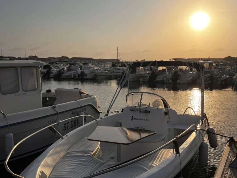 Hire Motorboat with or without skipper Bénéteau France