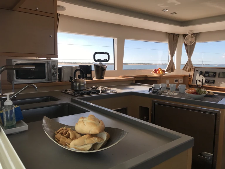 Charter a Lagoon Lagoon 450 F in Sant Antoni de Portmany on Samboat