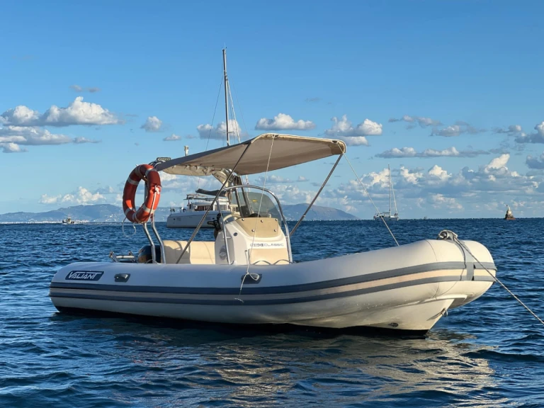 Hire a Valiant Valiant 550 Classic Torre Annunziata
