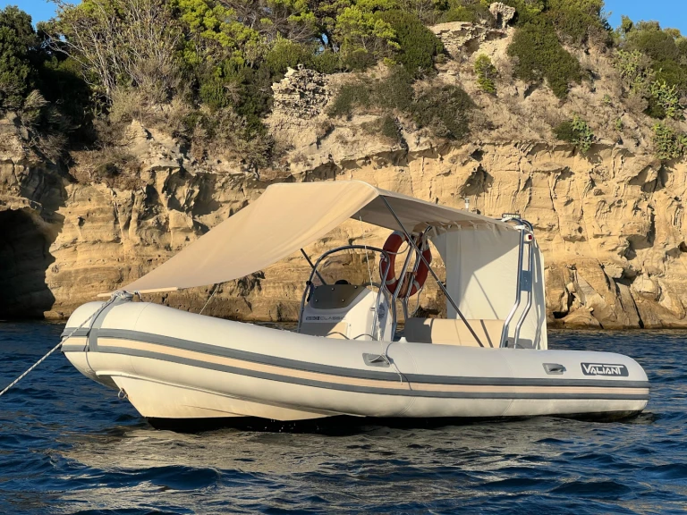 Hire RIB Valiant with a boat licence