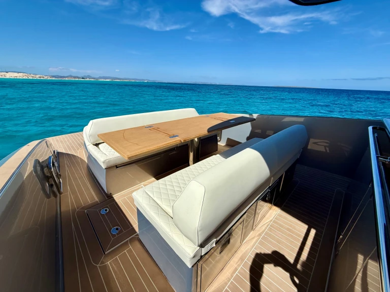 Charter a Solaris Power Solaris Power Open 40 in Spain on Samboat