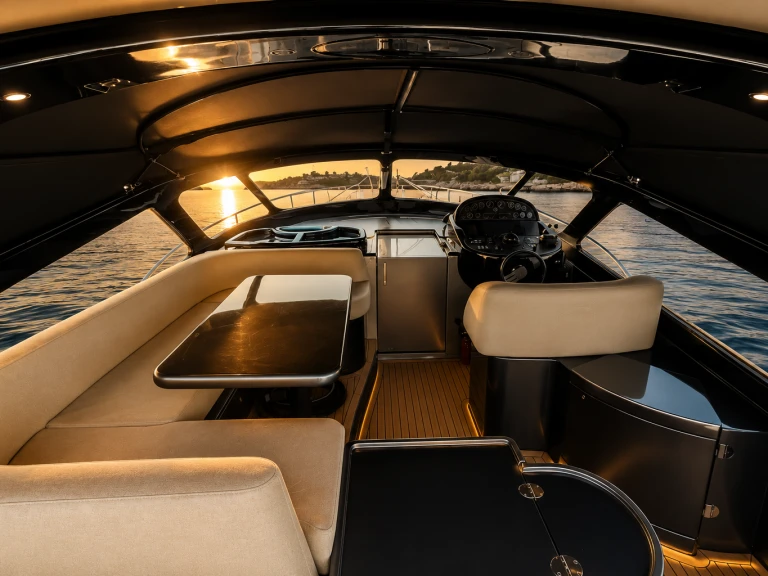 Motorboat to hire Cannigione at the best price