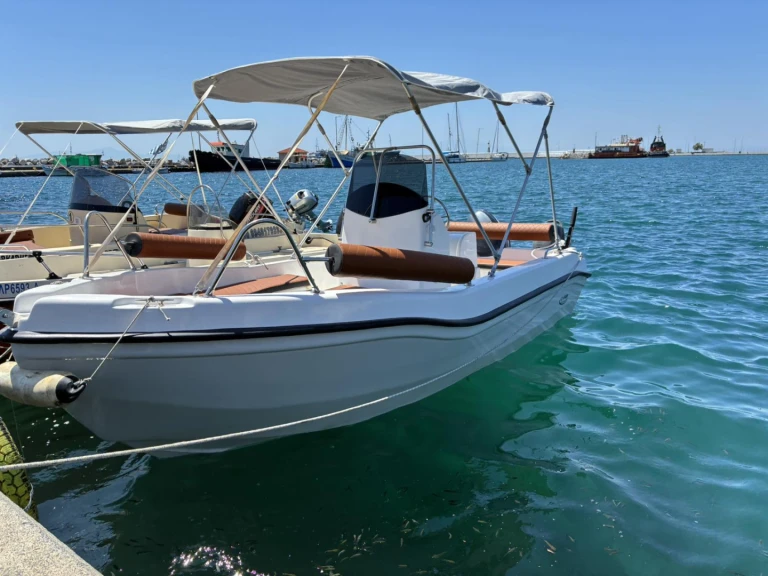 Hire Motorboat Athrakiboats with a boat licence