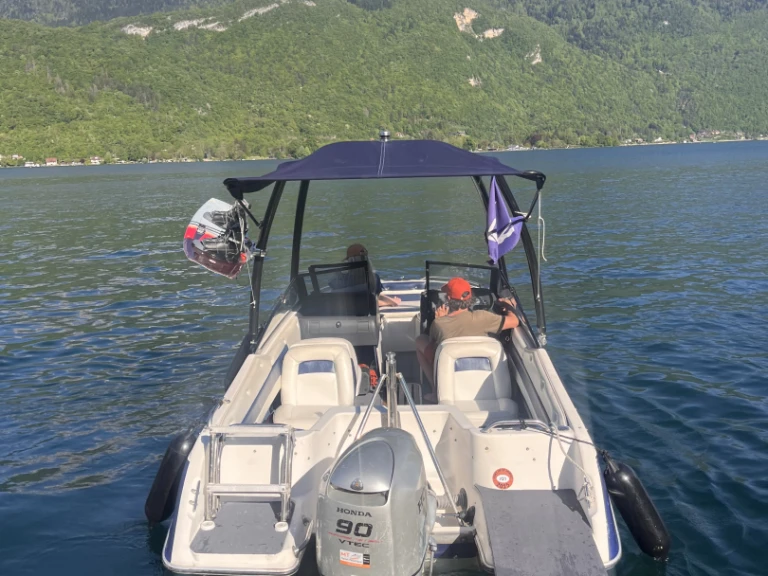 Hire Motorboat Sunbird with a boat licence