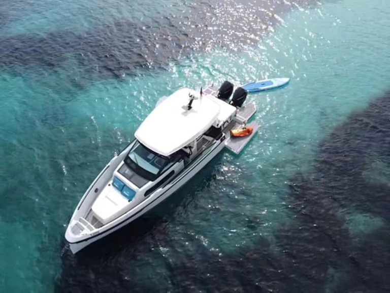 Charter a Saxdor Saxdor 320 GTO in Golfe-Juan on Samboat