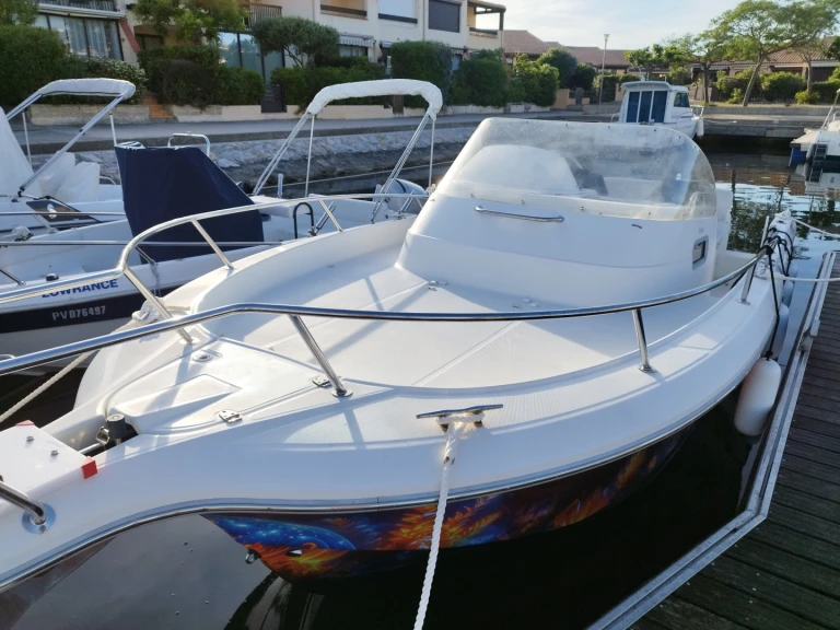Charter a White Shark White Shark 248 in Saint-Cyprien on Samboat