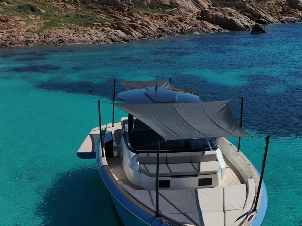 Motorboat to hire Poltu Quatu at the best price