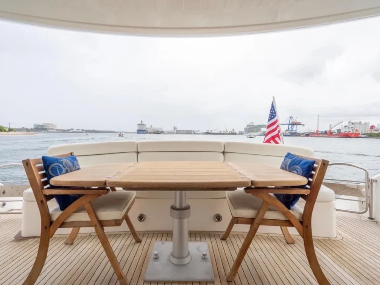 Yacht hire Miami cheap Manhattan 80