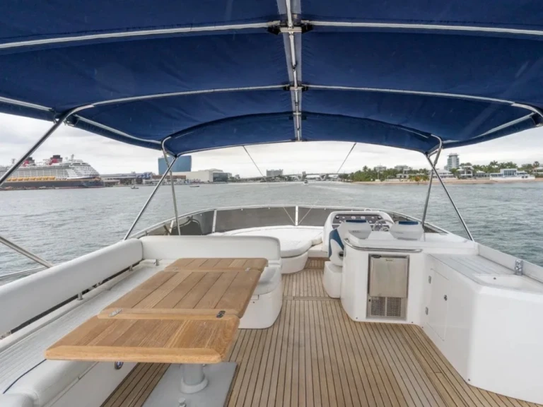 Luxury Yacht hire in Miami - Sunseeker Manhattan 80