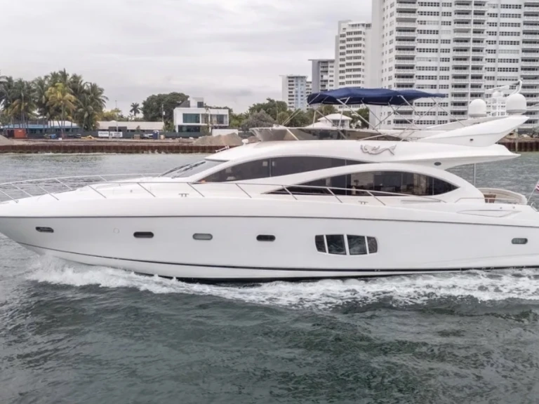 Hire Luxury Yacht with or without skipper Sunseeker Miami