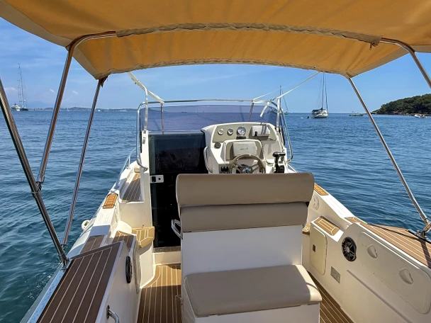 Hire RIB Capelli with a boat licence