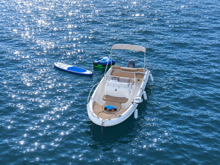 Motorboat hire in Marseille - Jeanneau Cap Camarat 5.1 CC Style