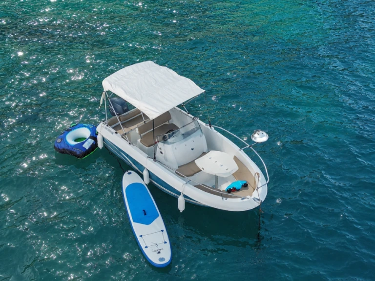 Yacht hire Marseille cheap Cap Camarat 5.1 CC Style