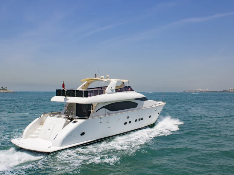 Hire Luxury Yacht  with a boat licence